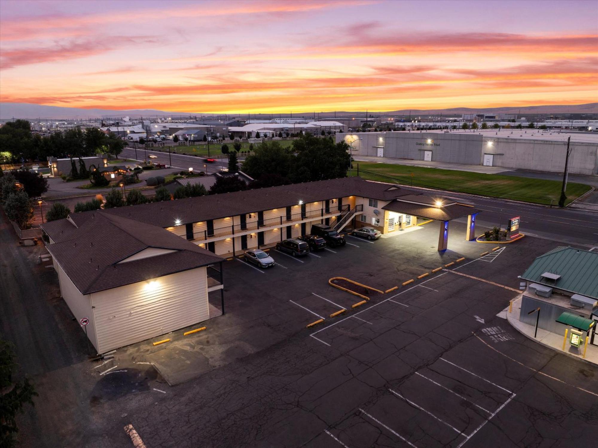 Quincy Inn And Suites Luaran gambar